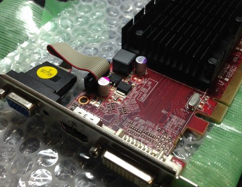 ファンレスのグラボ購入。静かで快適ですわ